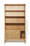 Bookcase in oak by Dovetailors